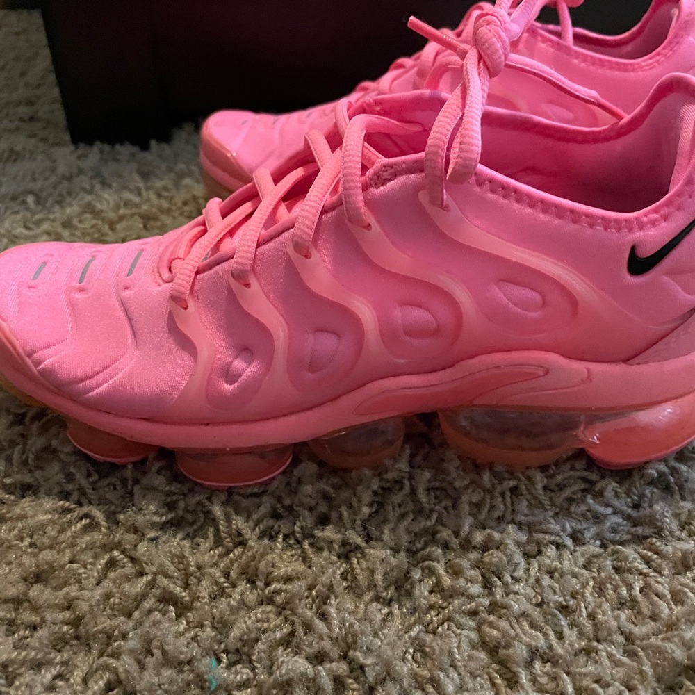 women’s Nike vapormaxes size 8.5